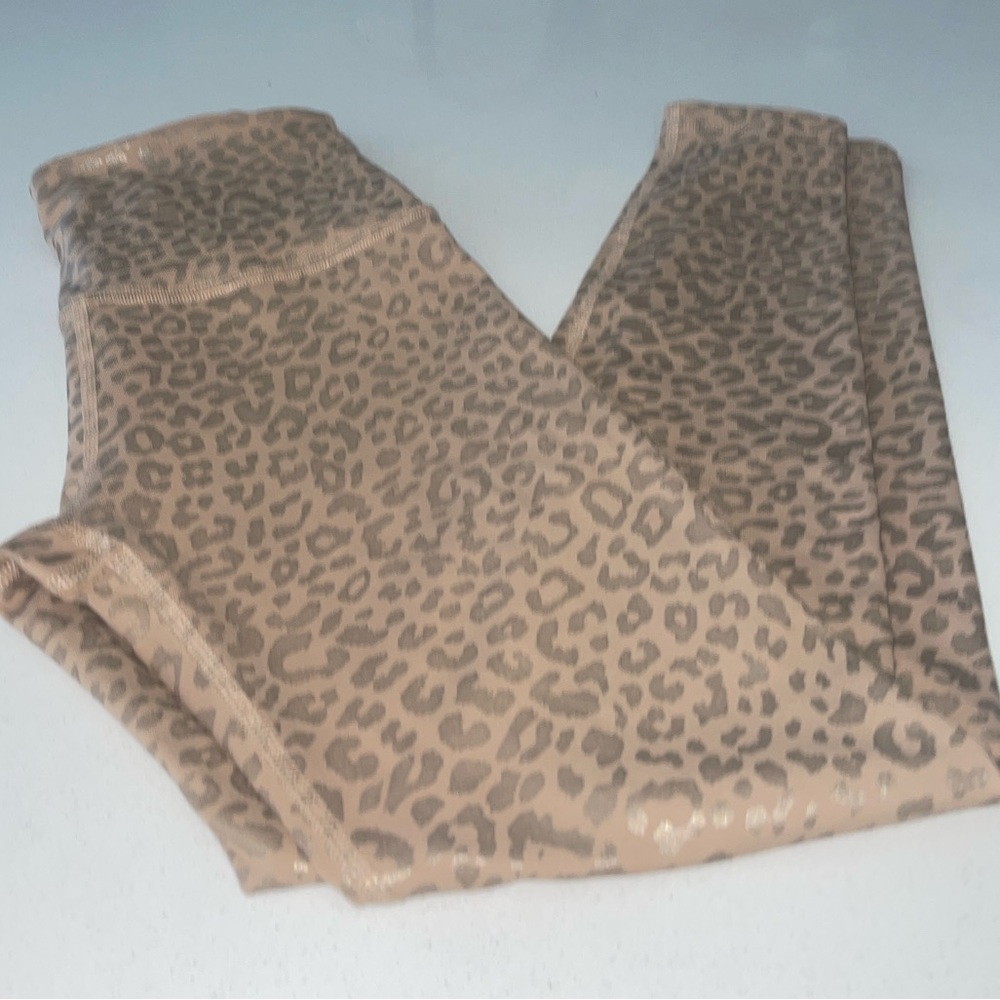 Beyond Yoga Tan Leopard Print Leggings Size Small